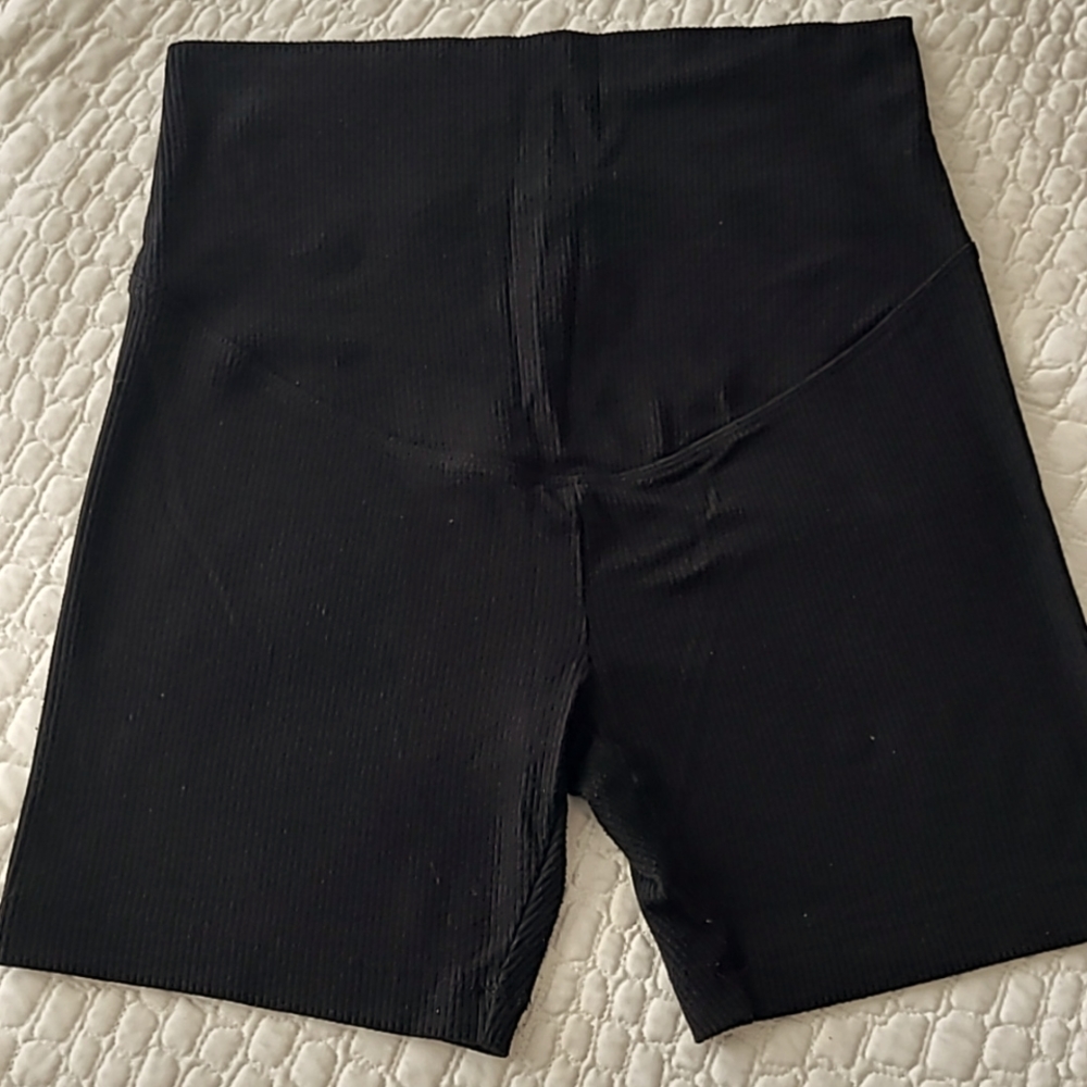 2 for $15! Old Navy Maternity Rib knit shorts
